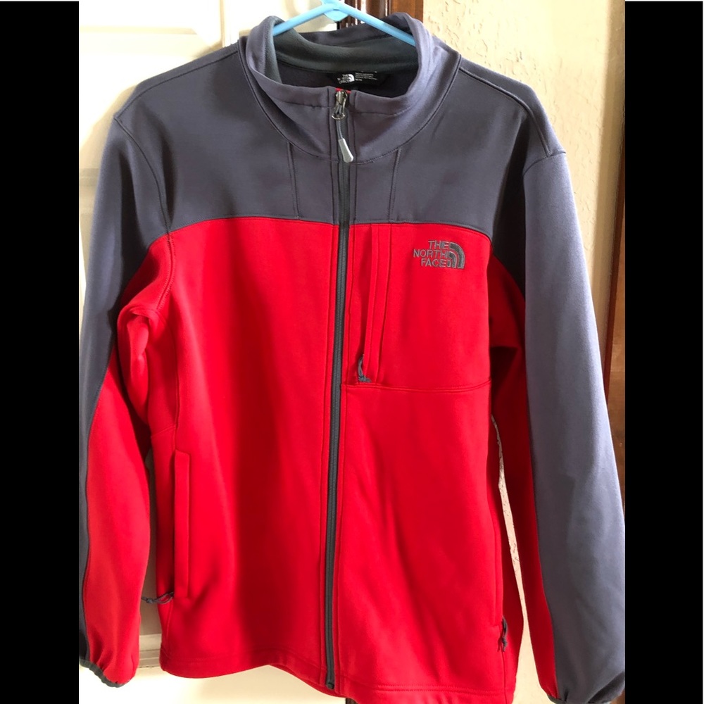 Men’s North Face light jacket.